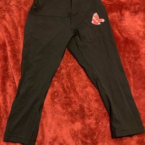 Rare Lululemon Red Sox Wunder Under Crops size 12